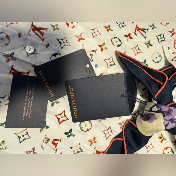 ***Rare****Louis Vuitton Long Sleeve monogram button down with scarf - Picture 10 of 15